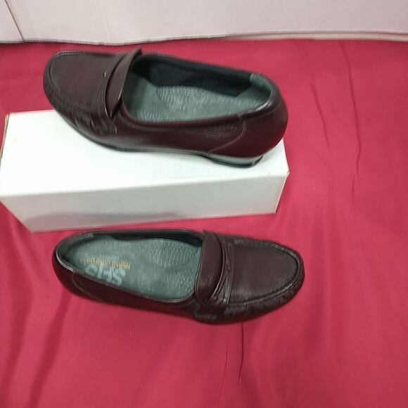 SAS Woman's SZ 7.5 WW Burgundy Leather Loafer Moccasin Tripad Comfort . - Picture 4 of 9